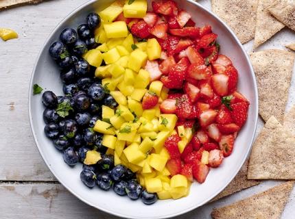 Fruits d’été et tortillas à la cannelle