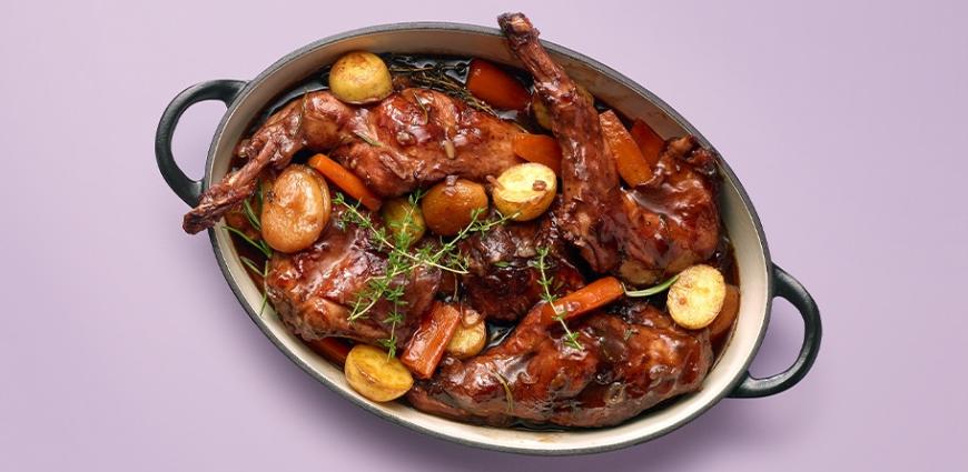 Mijoté de lapin aux abricots secs et pommes de terre grenailles