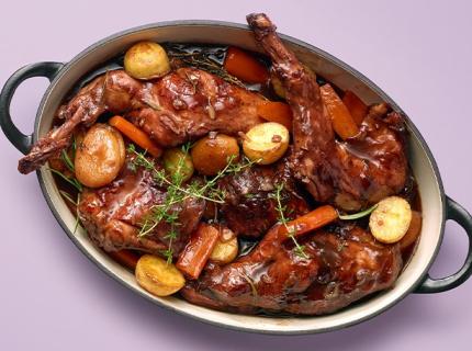 Mijoté de lapin aux abricots secs et pommes de terre grenailles