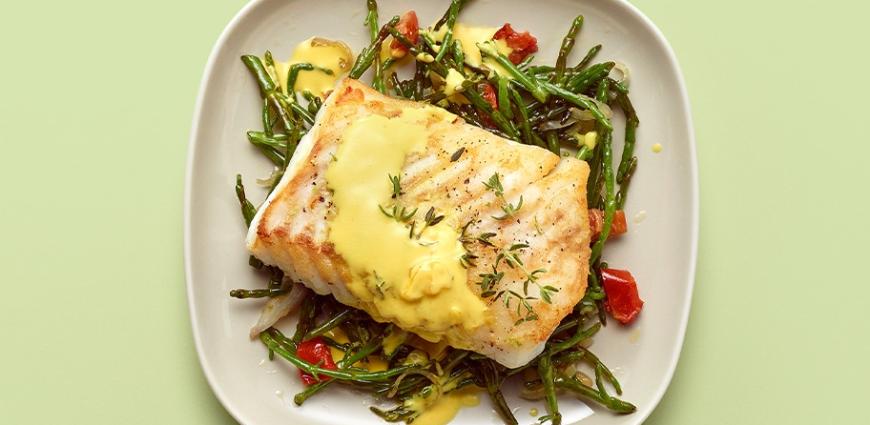 Dos de cabillaud et passe-pierres braisées à la sauce à la crème safranée