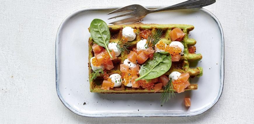 Gaufres vertes au saumon fumé, chantilly à la ciboulette