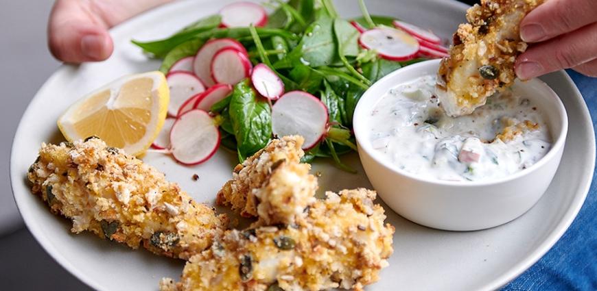  Fish sticks panés aux graines et yaourt tartare aux pommes